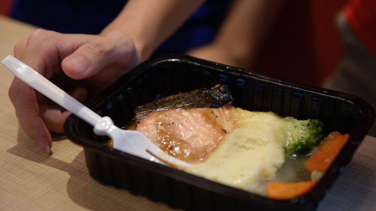 新加坡第一家自動(dòng)販賣機(jī)餐廳